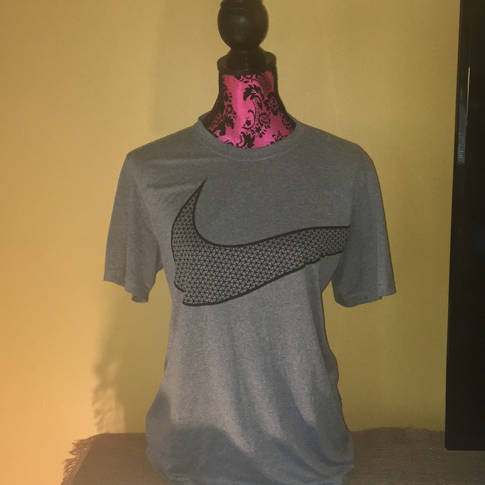 Grey Nike men’s shirt